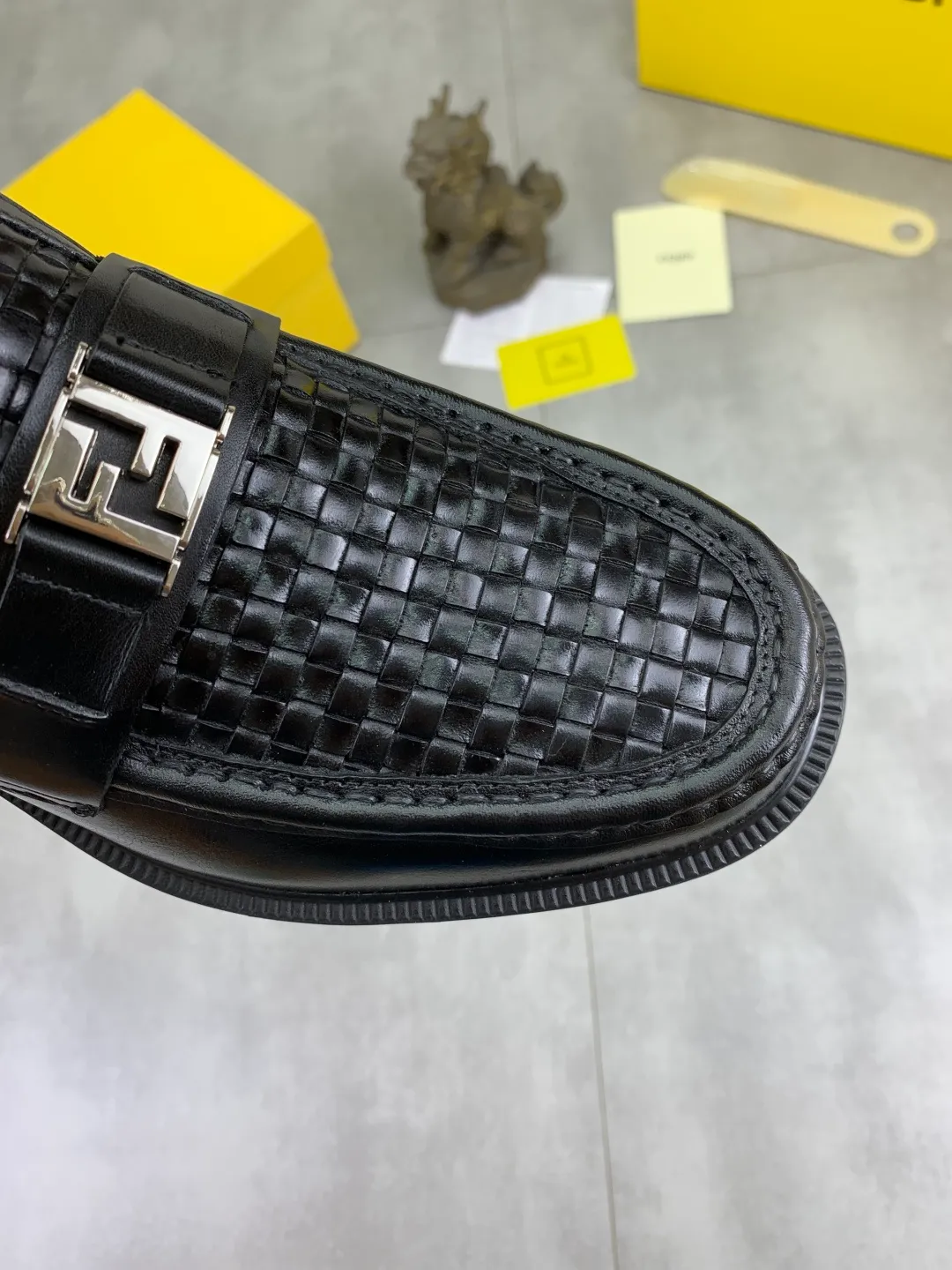 ​Men's shoes 💰P480💰[New model] Water dyed cowhide 🆘 The latest FENDI (Fendi) new casual leather shoes 🕶️🕶️Simple routing effect, showing an elegant and cool driving shoe 🎬Made of Italian 🇮🇹 imported calfskin + first-layer water-dyed cowhide lining🐂Excellent material🎬Detailed workmanship 🤗Comfortable foot feel➰➰. ​Pair it with any outfit to show your taste and temperament, low-key luxury ♻️Design ​simple and elegant ​noble and fashionable 🍃​Very loved and favored by trendy men 💓❤️Size: 38-44 2⃣️colors available